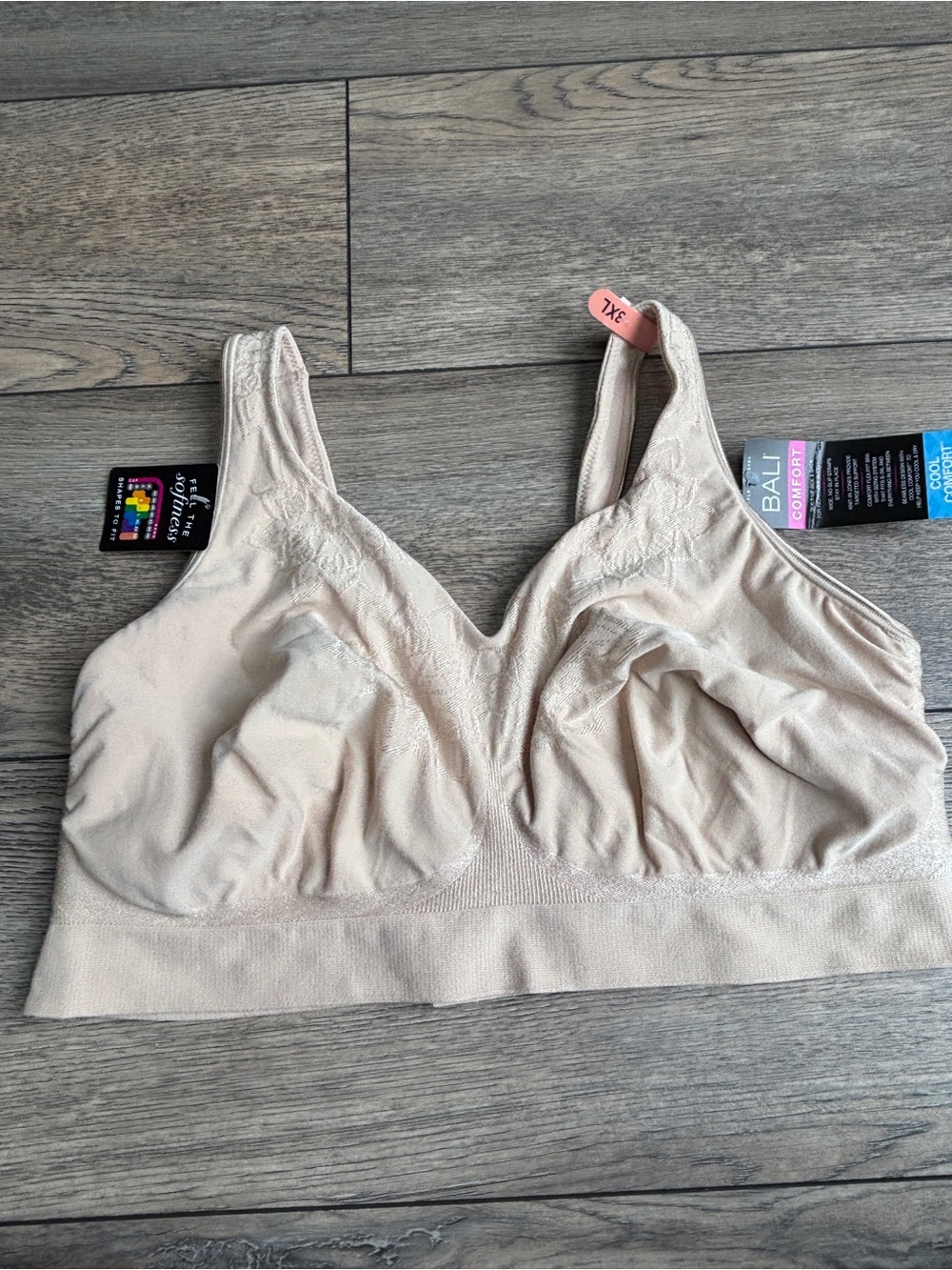 NWT Bali Comfort Revolution ComfortFlex Fit Seamless Wireless Bra Beige Sz 3X